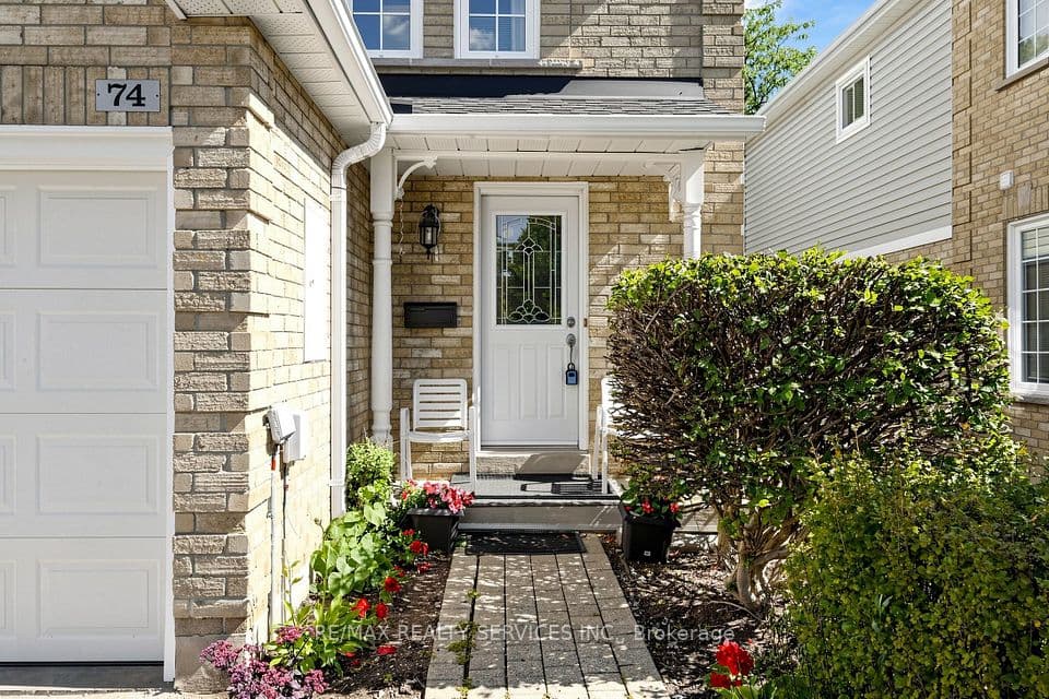74 Heathcliffe Square, Brampton, ON L6S 5R4 – photo 3