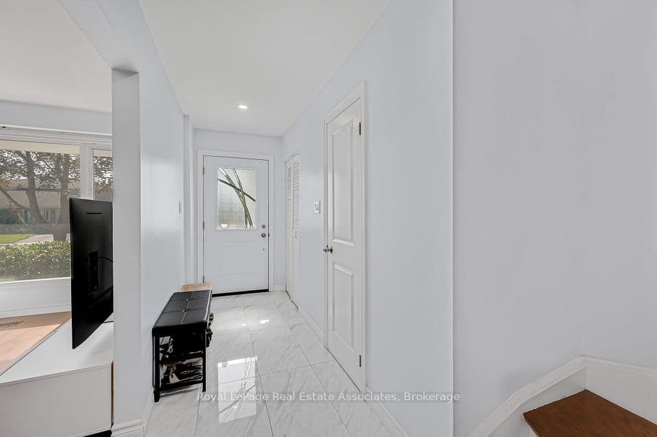 2782 Hollington Crescent, Mississauga, ON L5K 1E9 – photo 3