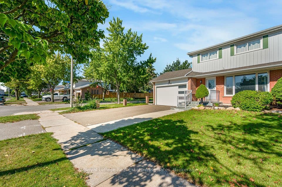 2782 Hollington Crescent, Mississauga, ON L5K 1E9 – photo 2