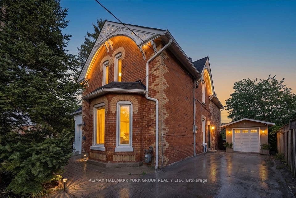 16 Scarboro Street, Mississauga, ON L4T 1E4 – main photo