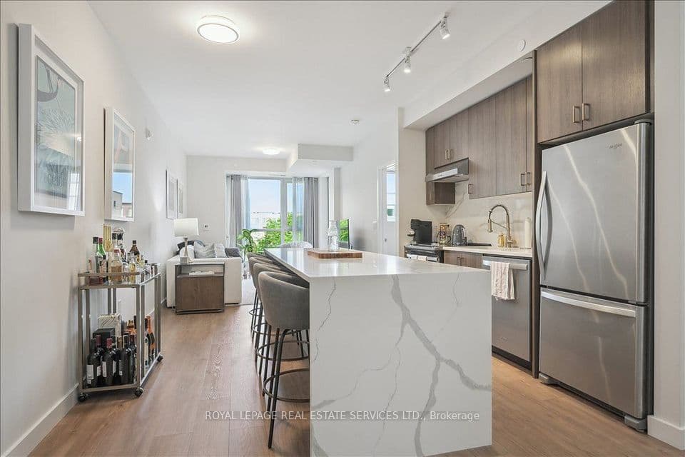 168 Sabina Drive 211, Oakville, ON L6H 0W5 – main photo