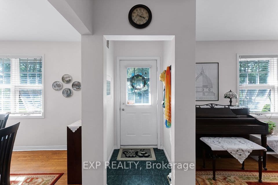 79 Shaver Avenue N, Toronto, ON M9B 4N6 – photo 3