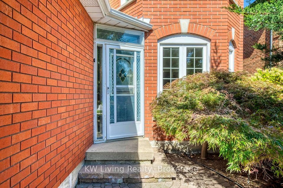 531 Avonwick Avenue, Mississauga, ON L5R 3M9 – photo 2