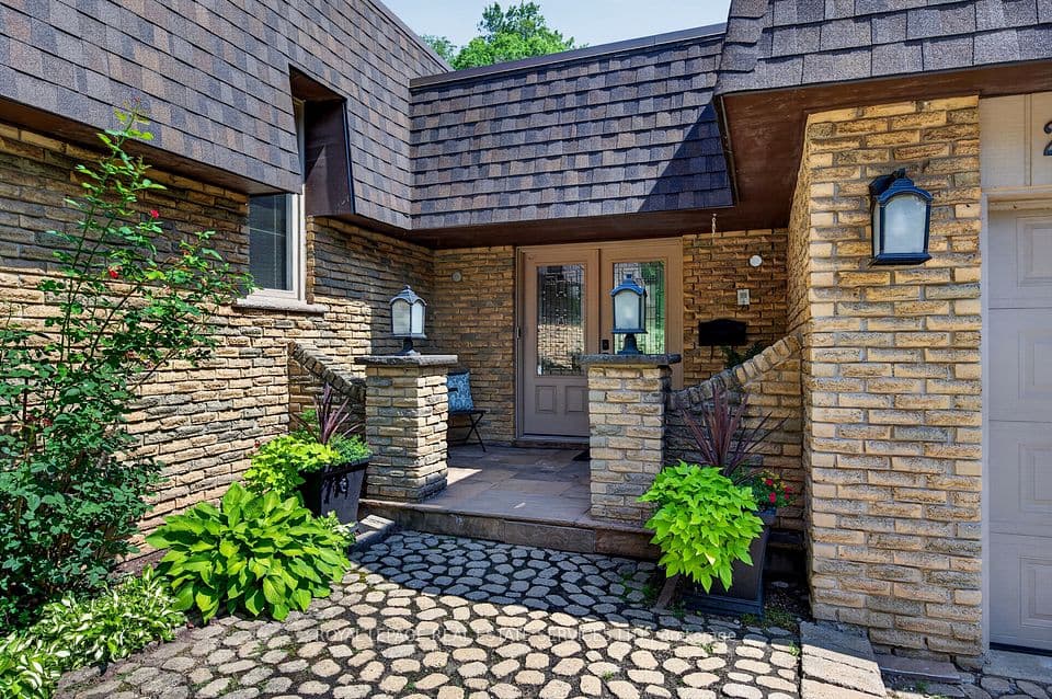 247 Spring Garden Road, Oakville, ON L6L 5H5 – photo 3