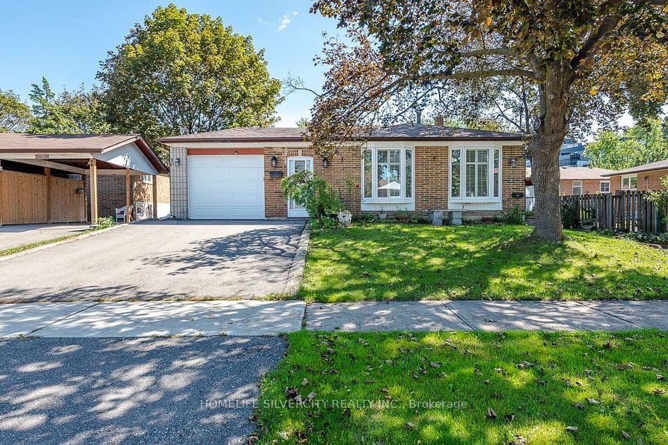 3602 Dunrankin Drive, Mississauga, ON L4T 1V9 – photo 3