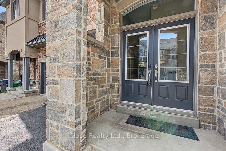 25 Gammon Crescent, Brampton, ON L6Y 6B7 – photo 2