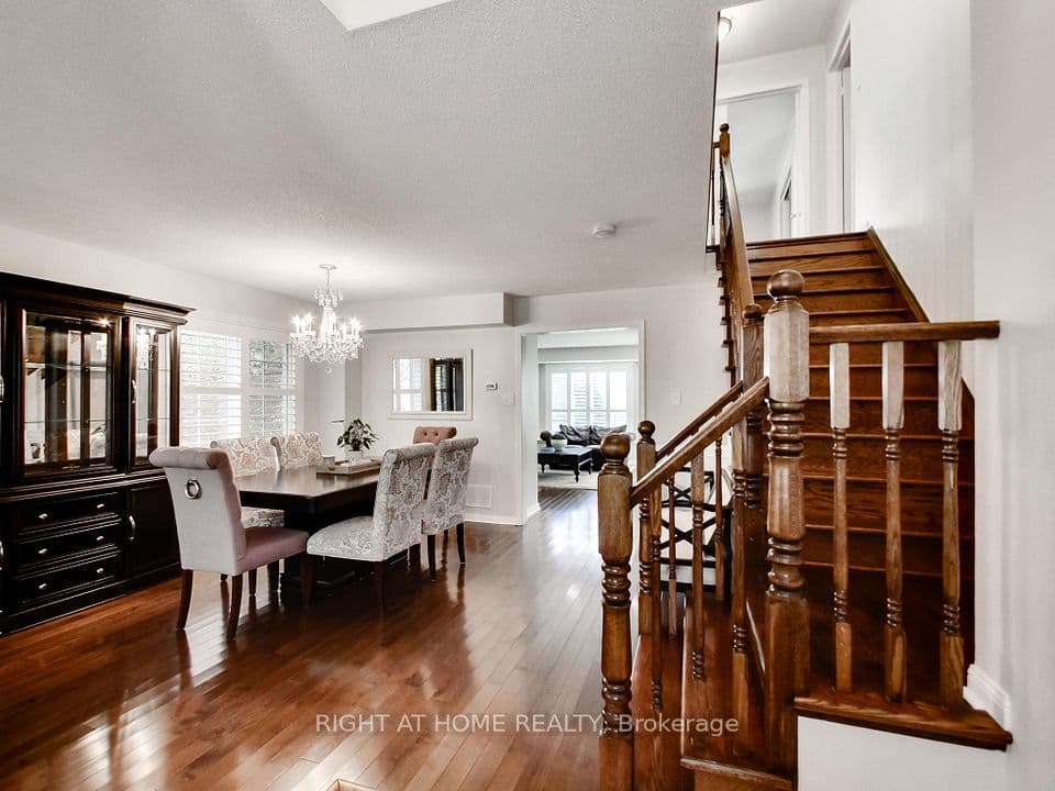 2527 Nettlecreek Crescent, Oakville, ON L6M 4C1 – photo 2
