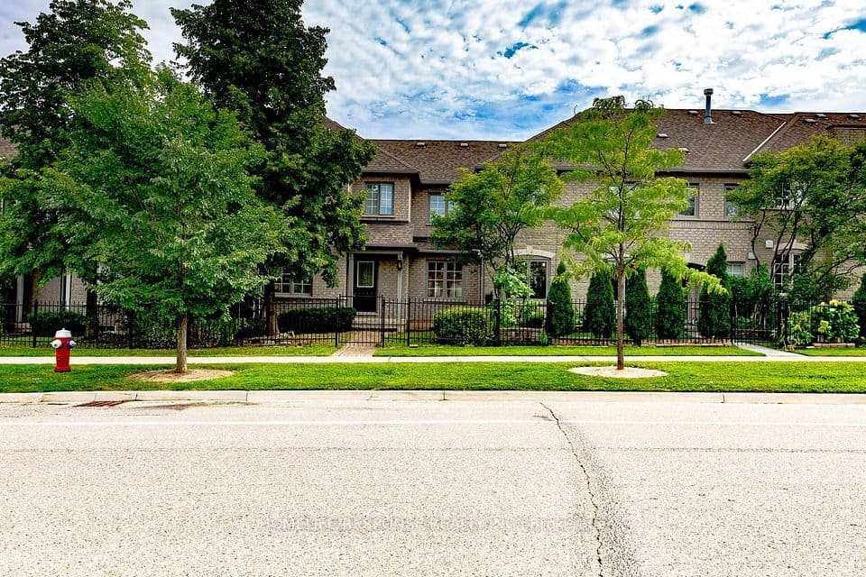 450 BRISTOL Road E 25, Mississauga, ON L4Z 3Y3 – main photo
