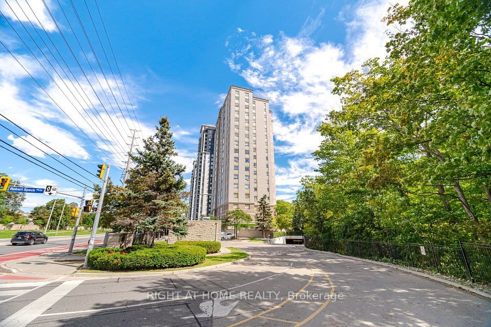 200 BURNHAMTHORPE Road E 1106, Mississauga, ON L5A 4L4 – main photo