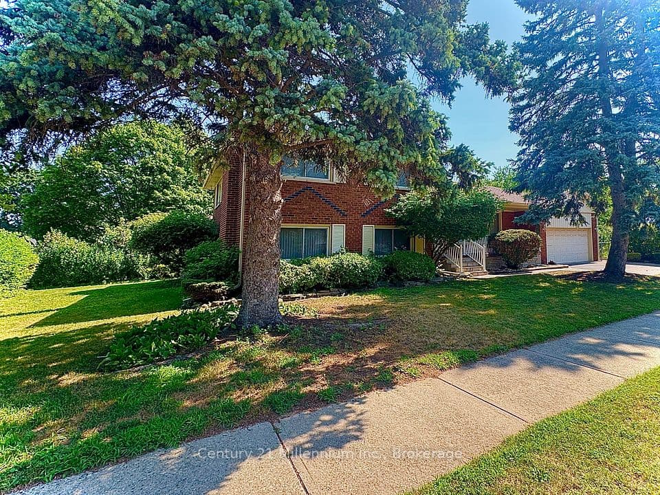 353 Chantenay Drive, Mississauga, ON L5A 1E9 – photo 2