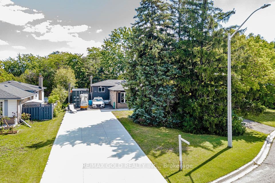 44 Deloraine Drive, Brampton, ON L6T 1T7 – photo 3