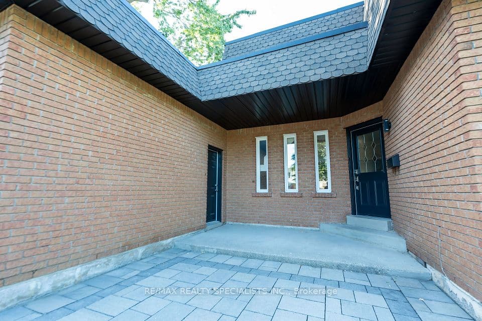 39 Parkside Drive, Brampton, ON L6Y 2H2 – photo 3
