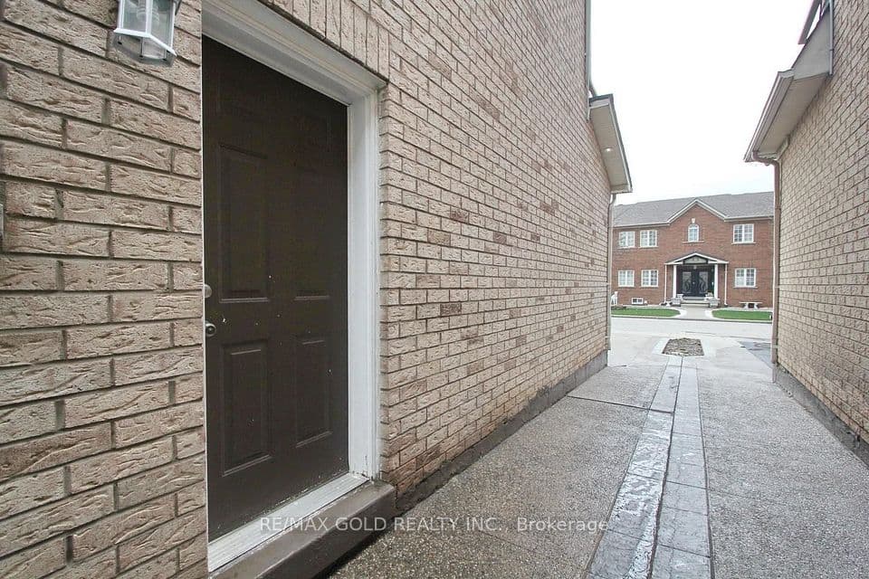 15 Youngestar Trail, Brampton, ON L6P 1P5 – photo 3