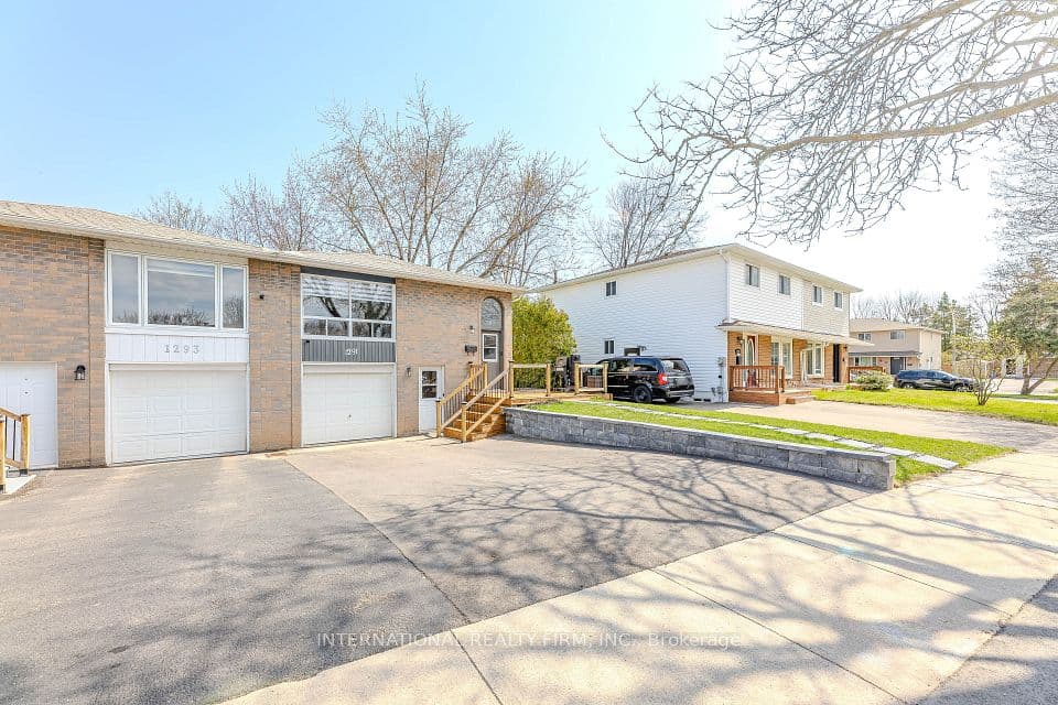 1291 Consort Crescent, Burlington, ON L7M 1J8 – photo 3