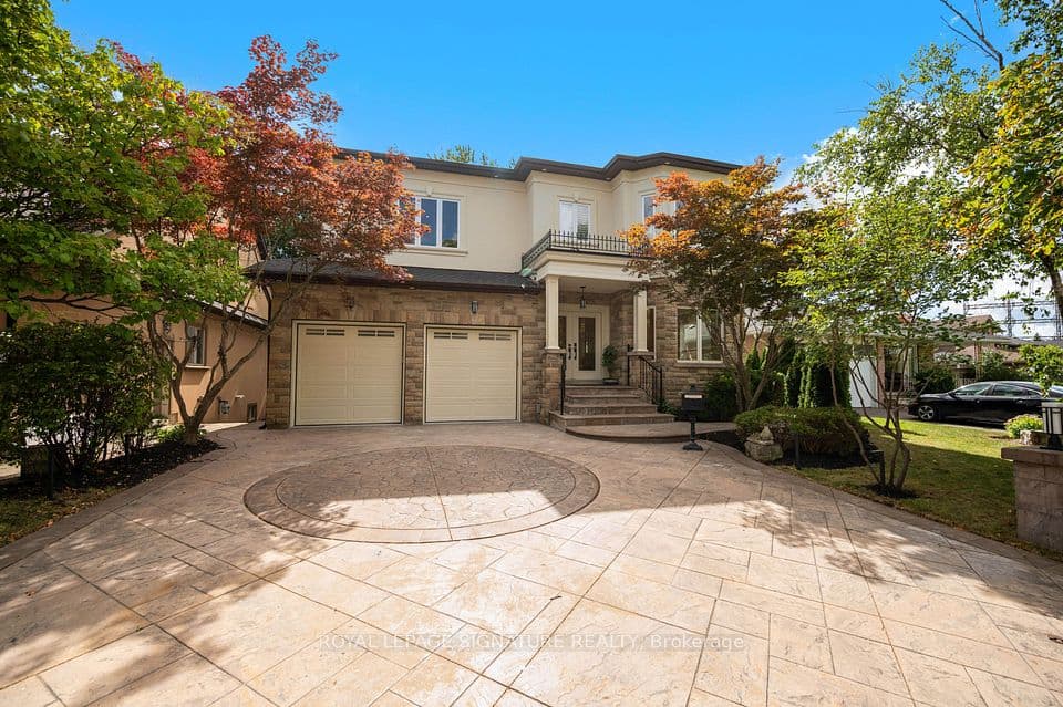 762 Duchess Drive, Mississauga, ON L4Y 1H7 – main photo