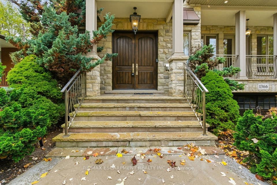 1366 Wilson Avenue, Mississauga, ON L5G 3K2 – photo 2