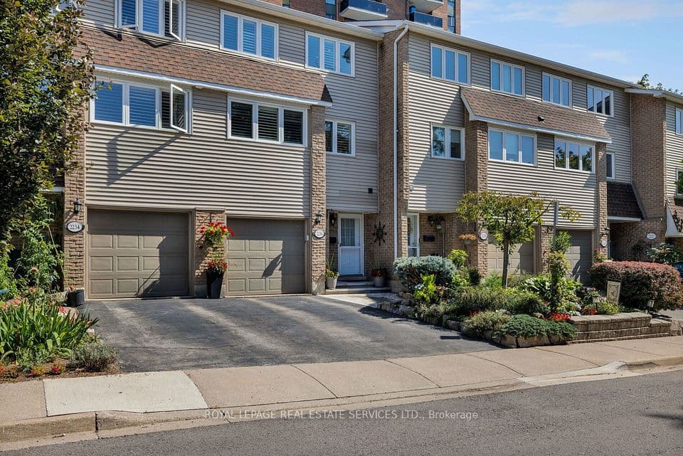 2236 Marine Drive 2236, Oakville, ON L6L 1C1 – main photo