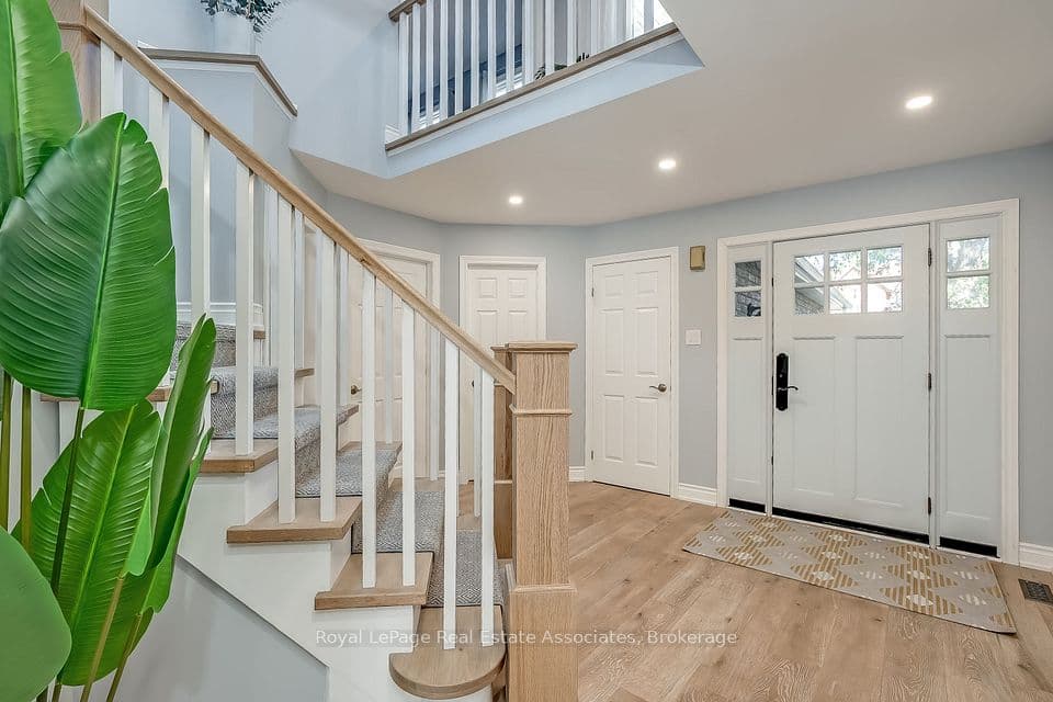 1542 Hollywell Avenue, Mississauga, ON L5N 4P5 – photo 3
