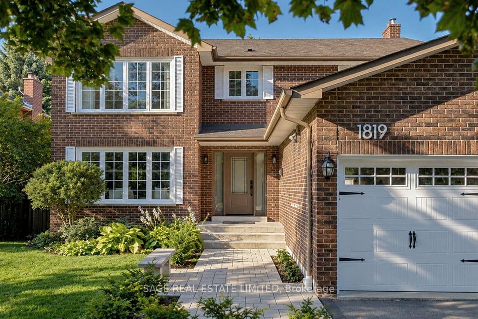 1819 Friar Tuck Court, Mississauga, ON L5K 2L4 – photo 3