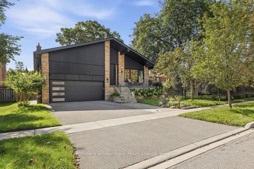 420 Abington Avenue, Mississauga, ON L5A 1L7 – main photo