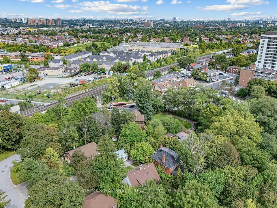 7 Humberview Crescent, Toronto, ON M9N 1R6 – photo 2