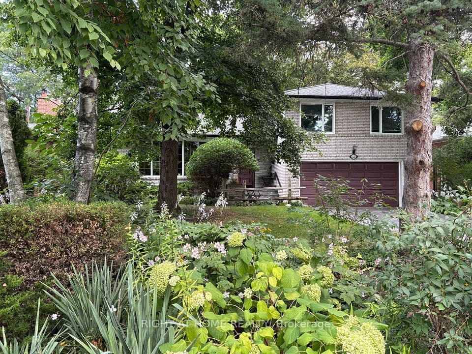 3325 Enniskillen Circle, Mississauga, ON L5C 2M9 – photo 2