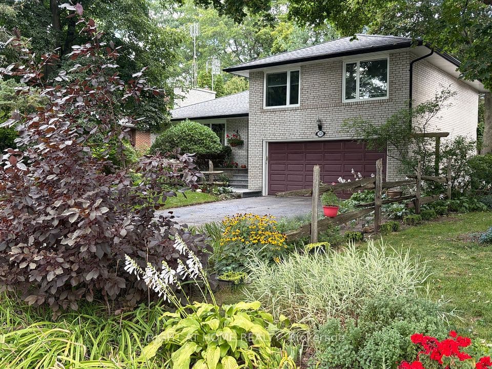 3325 Enniskillen Circle, Mississauga, ON L5C 2M9 – main photo