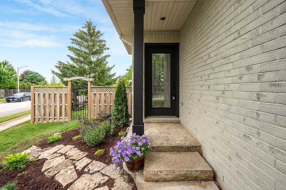 4014 Jarvis Crescent, Burlington, ON L7M 4K1 – photo 3