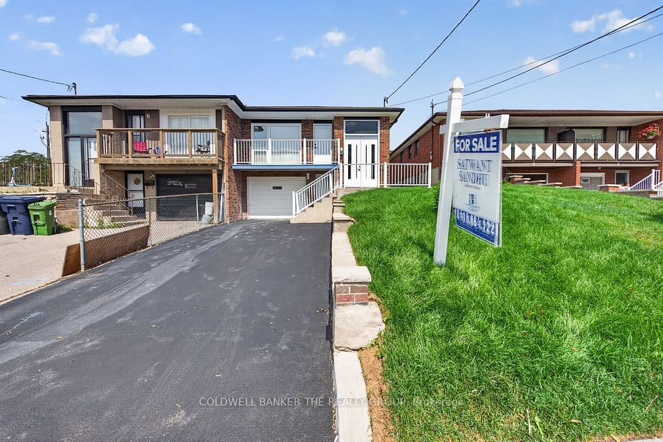 4 Imogene Avenue, Toronto, ON M9M 1N6 – main photo