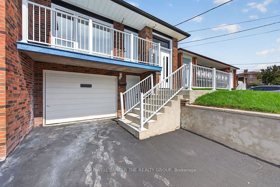 4 Imogene Avenue, Toronto, ON M9M 1N6 – photo 2
