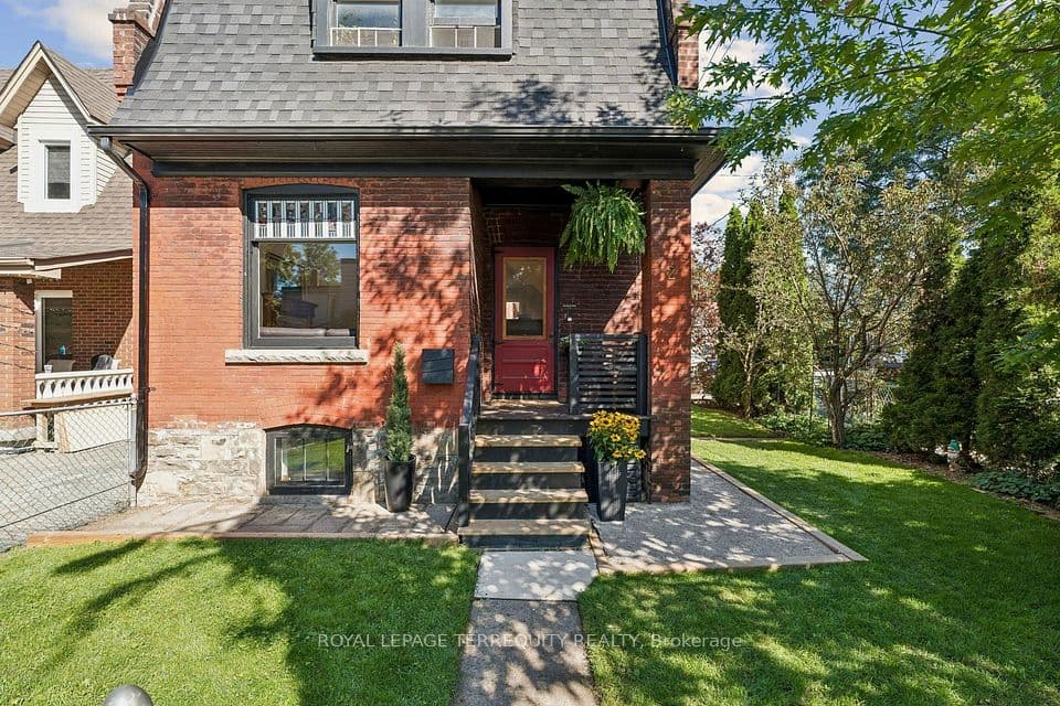 2 Wright Avenue, Toronto, ON M6R 1K8 – main photo