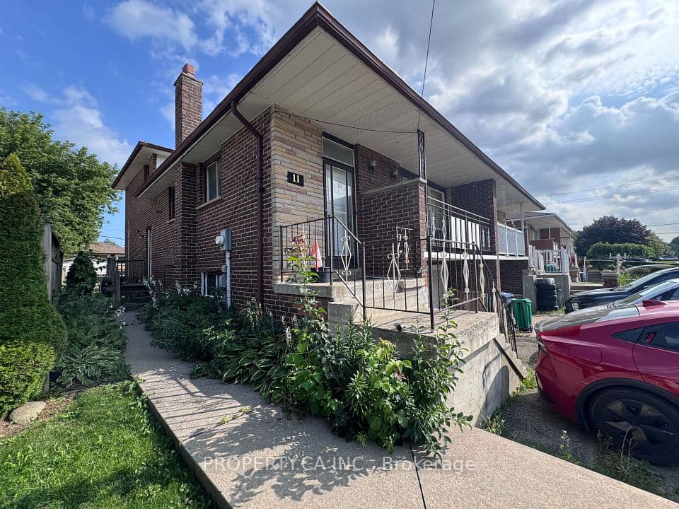 11 Nancy McCredie Drive, Brampton, ON L6X 2N4 – main photo
