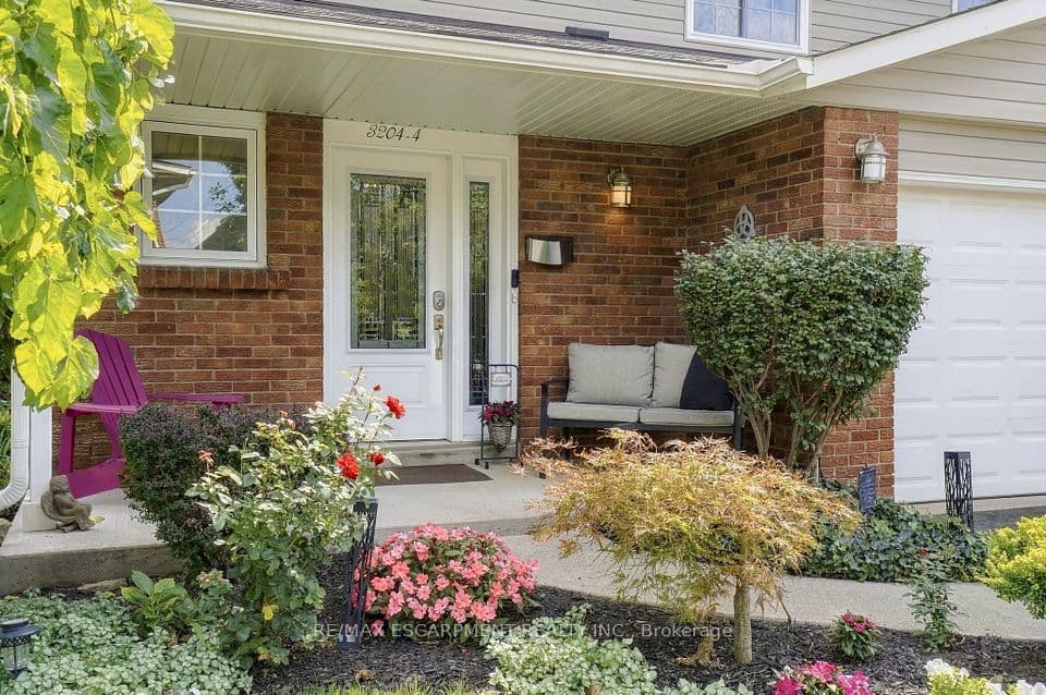 3204 New Street 4, Burlington, ON L7N 1M8 – photo 2