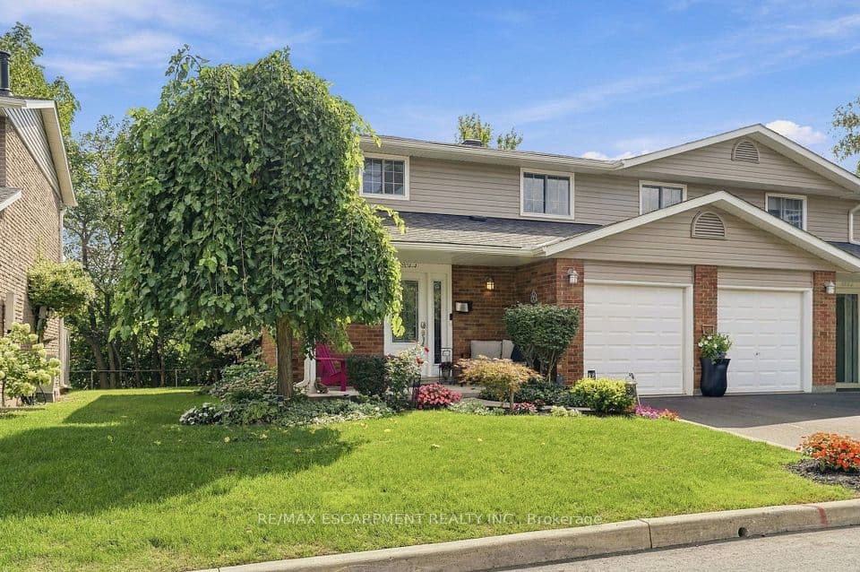 3204 New Street 4, Burlington, ON L7N 1M8 – main photo