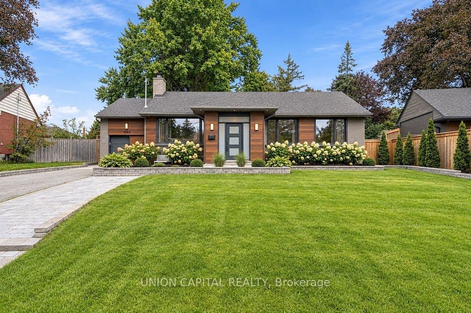 1563 Skyline Drive, Mississauga, ON L5E 2W6 – main photo