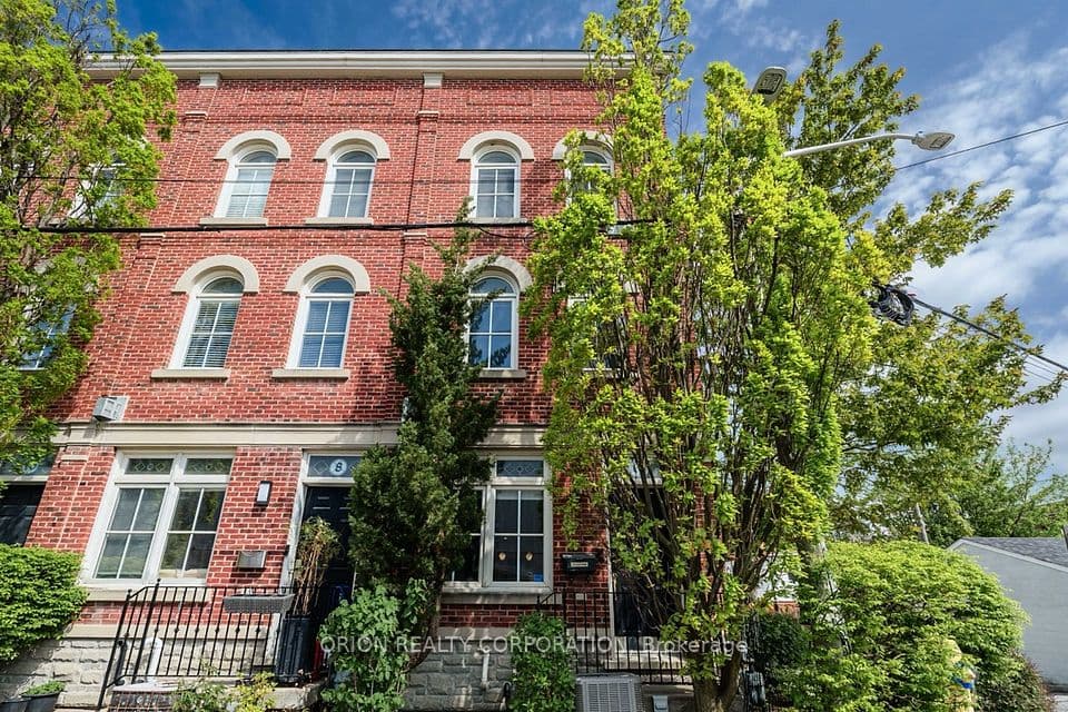 6 St Raymond Heights, Toronto, ON M6G 4C2 – main photo