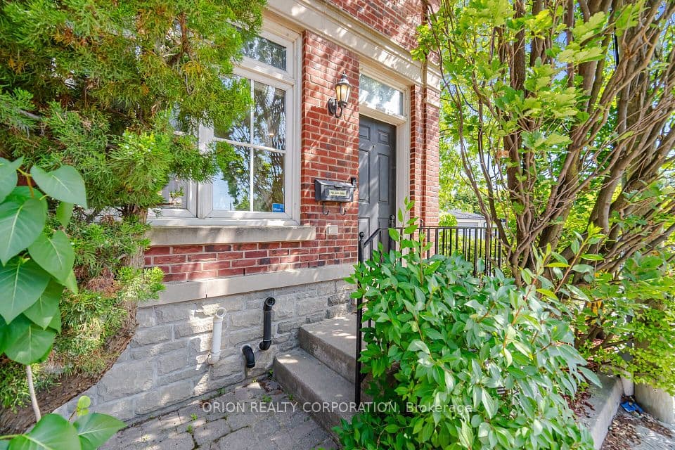 6 St Raymond Heights, Toronto, ON M6G 4C2 – photo 3