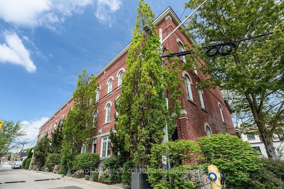 6 St Raymond Heights, Toronto, ON M6G 4C2 – photo 2