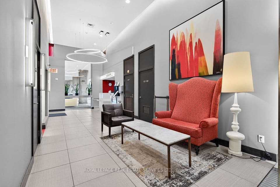 1040 The Queensway 215, Toronto, ON M8Z 0A7 – photo 3