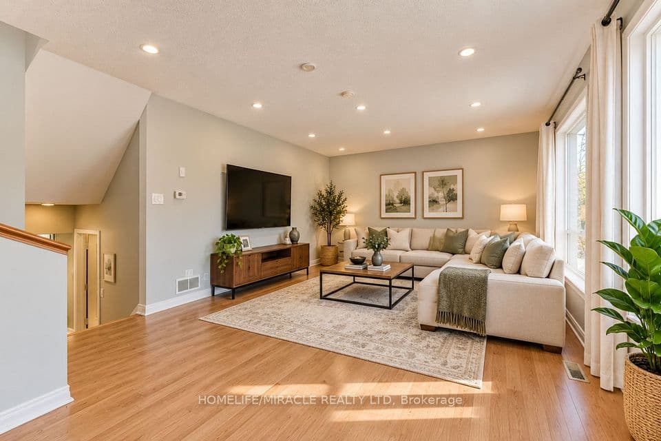 6444 Finch Avenue W 201, Toronto, ON M9V 1T4 – main photo