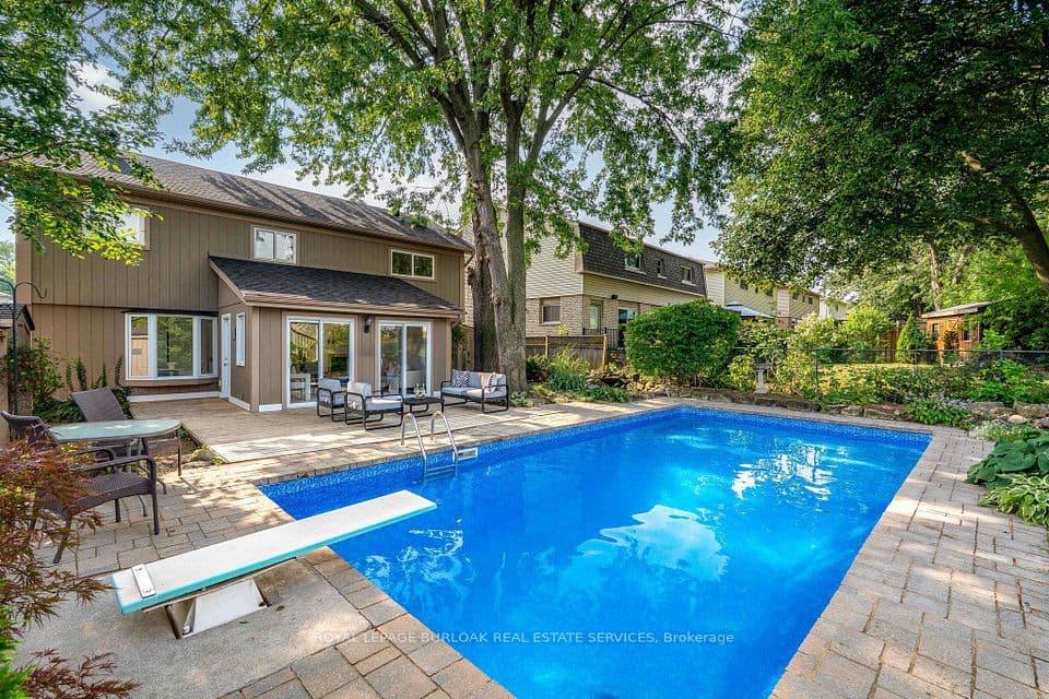 2161 Devlin Drive, Burlington, ON L7P 3C6 – photo 2