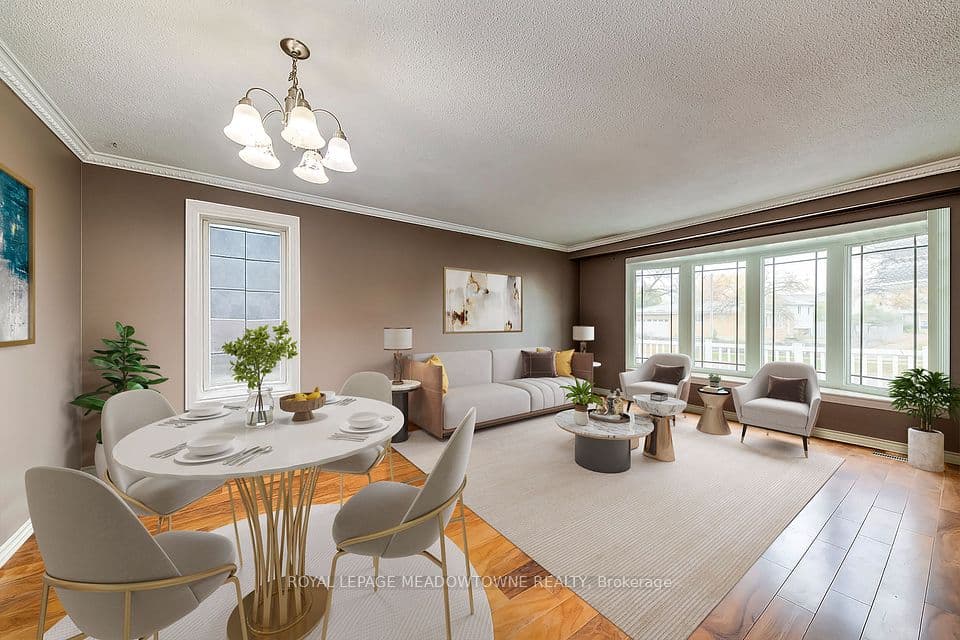 8 Midhurst Drive, Toronto, ON M9V 1Z7 – main photo