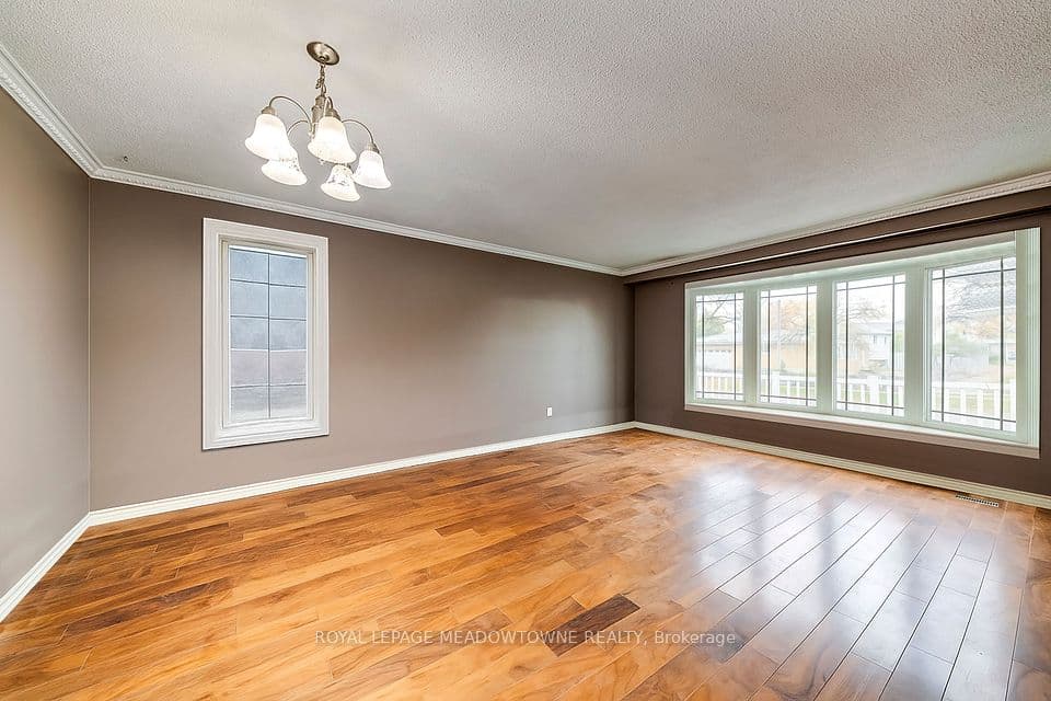 8 Midhurst Drive, Toronto, ON M9V 1Z7 – photo 2