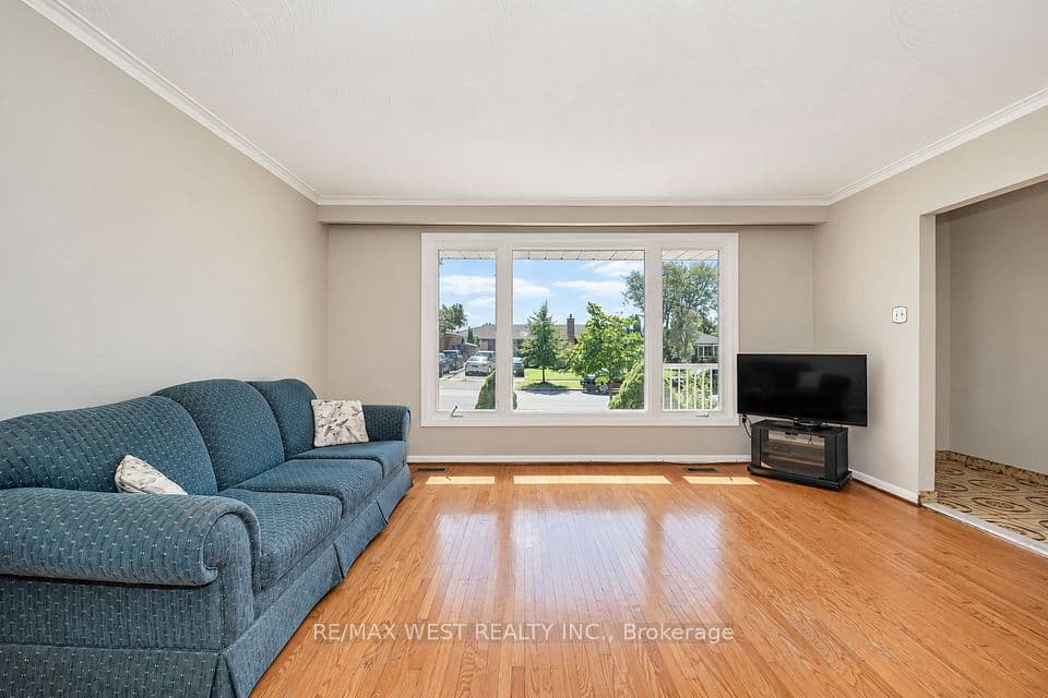 50 Roskell Crescent, Toronto, ON M3J 1E1 – photo 3