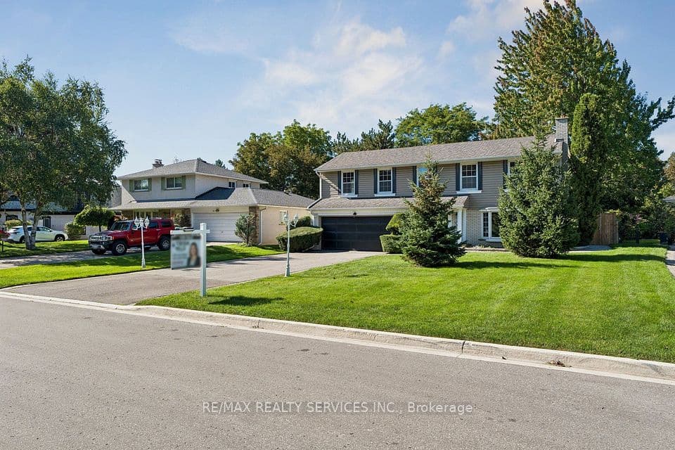 16 Malvern Court, Brampton, ON L6W 1H1 – photo 2