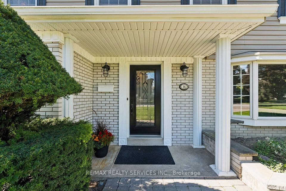16 Malvern Court, Brampton, ON L6W 1H1 – photo 3