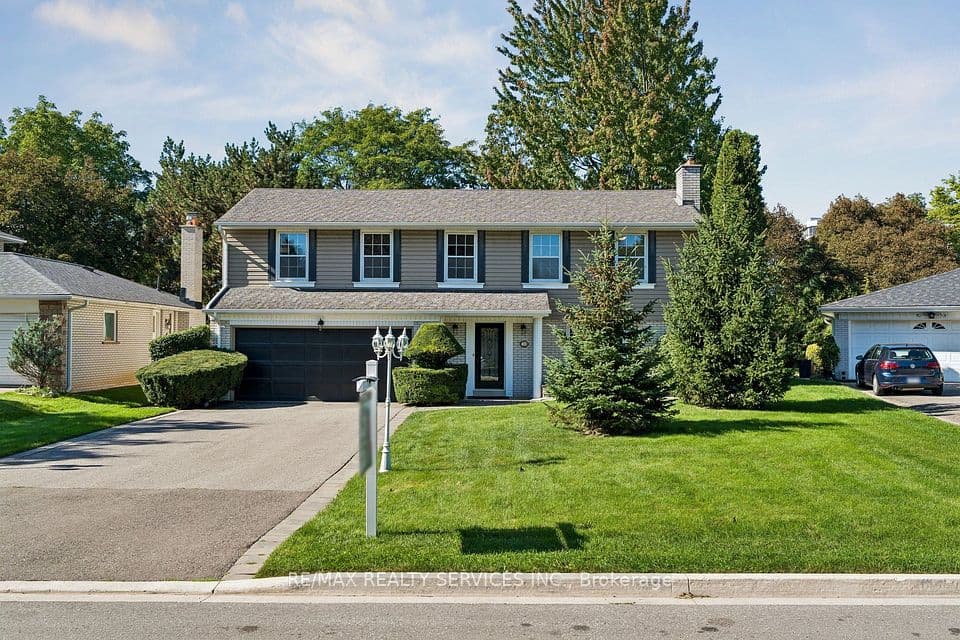 16 Malvern Court, Brampton, ON L6W 1H1 – main photo