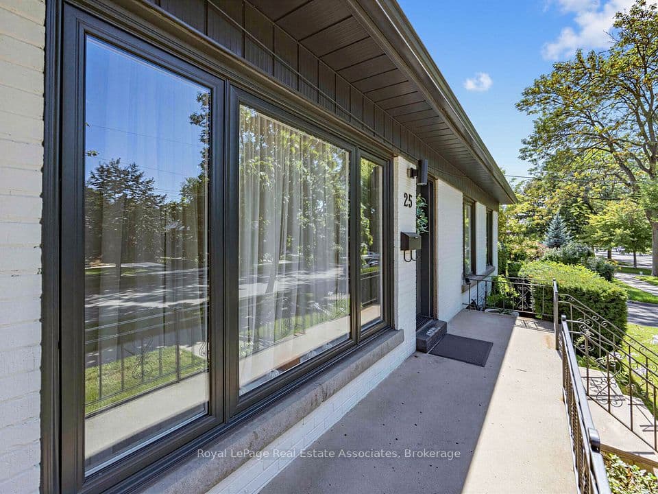25 Treeview Drive, Toronto, ON M8W 4B8 – photo 3