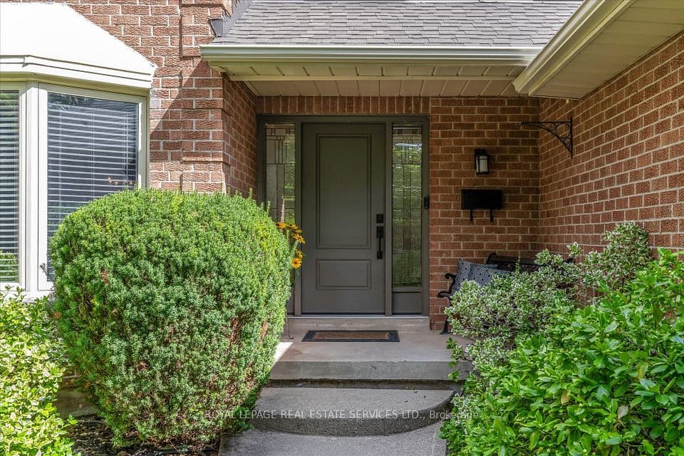 1075 Mayfair Road, Oakville, ON L6M 1G5 – photo 2
