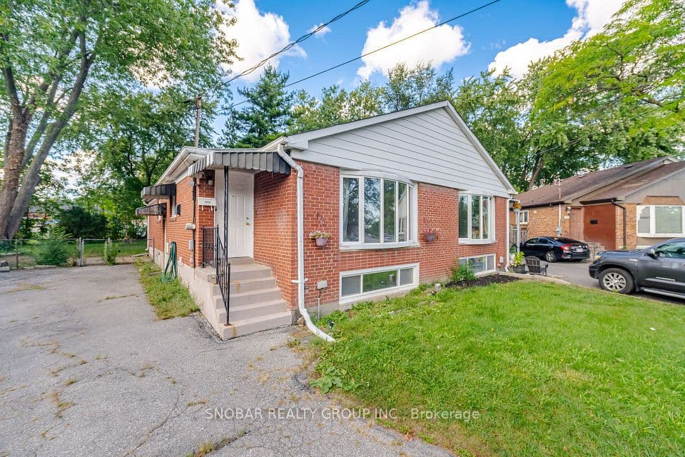 3441 Fellmore Drive, Mississauga, ON L5C 2E1 – photo 2